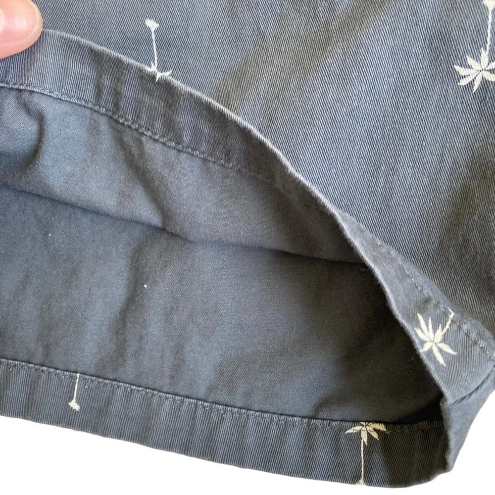 Junk Food x Disney Mickey Mouse Palm Tree Flat Front Chino Shorts Grey 7” M